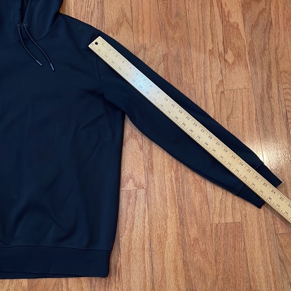 A Preowned H & M Woman size medium black and white Sweatshirt Hoodie with flower - Picture 5 of 12